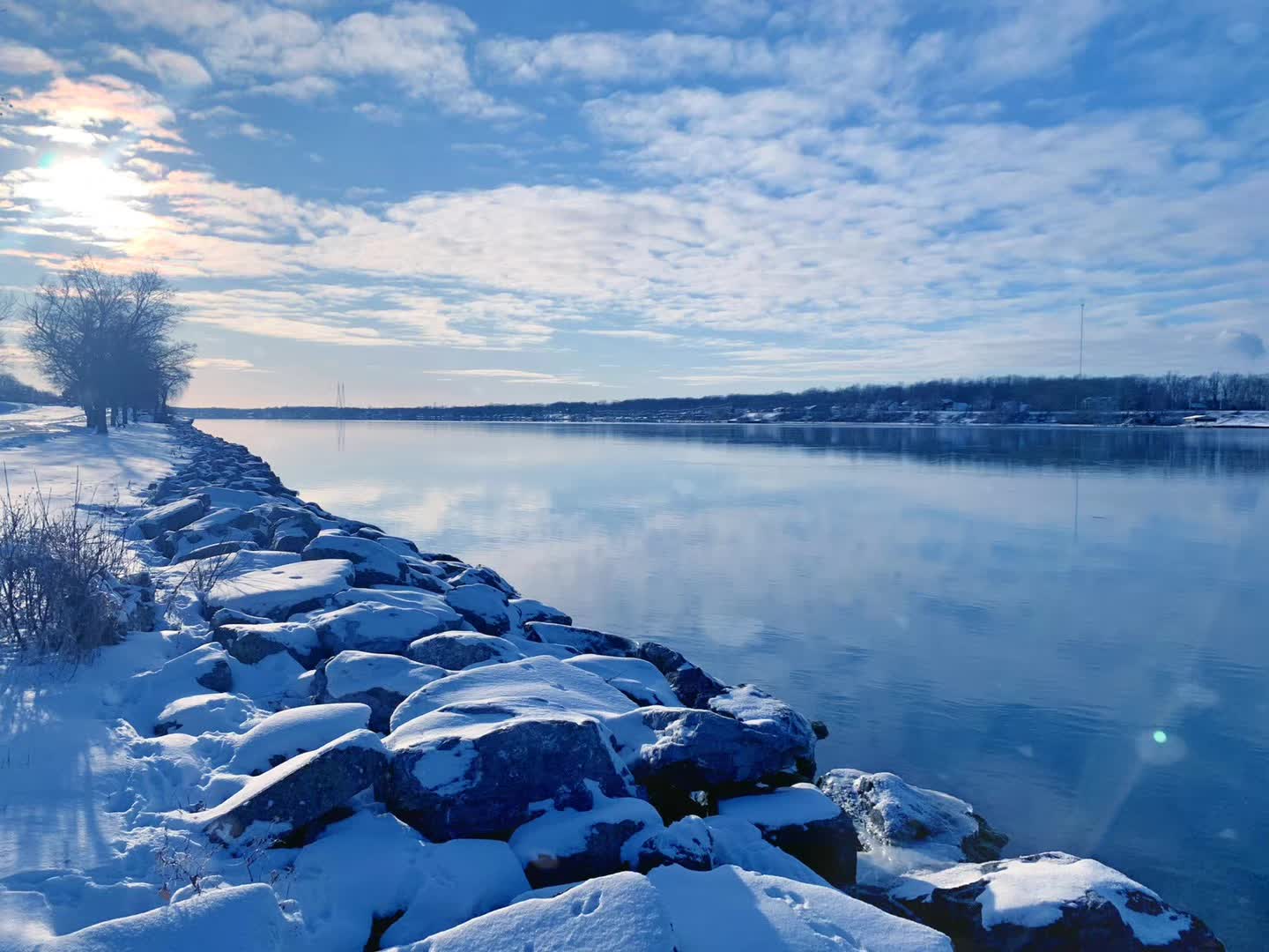 Winter hike along a lakeside